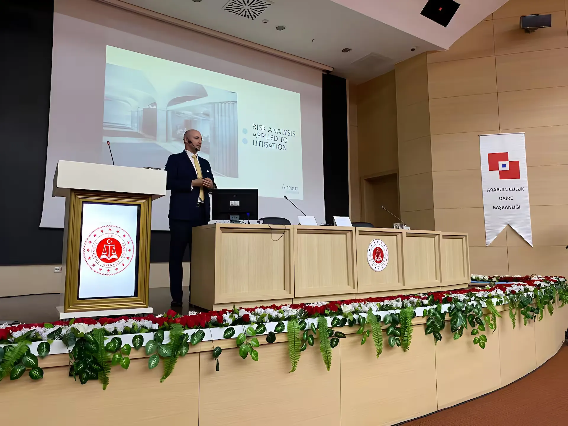 Thomas Gaultier presenting on risk analysis at a mediation conference hosted by the Turkish Ministry of Justice